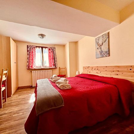 Hotel Piccolo Chalet Claviere Exterior foto