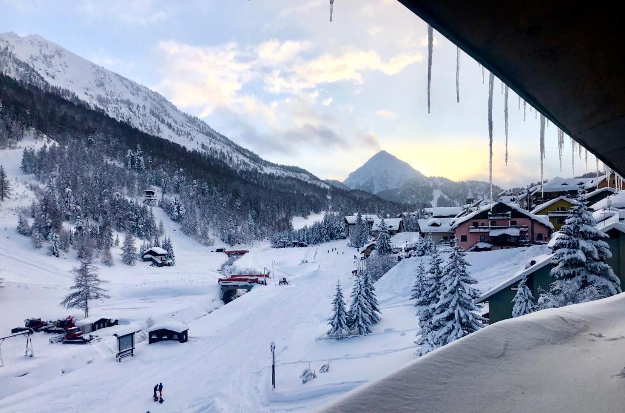 Hotel Piccolo Chalet Claviere Exterior foto