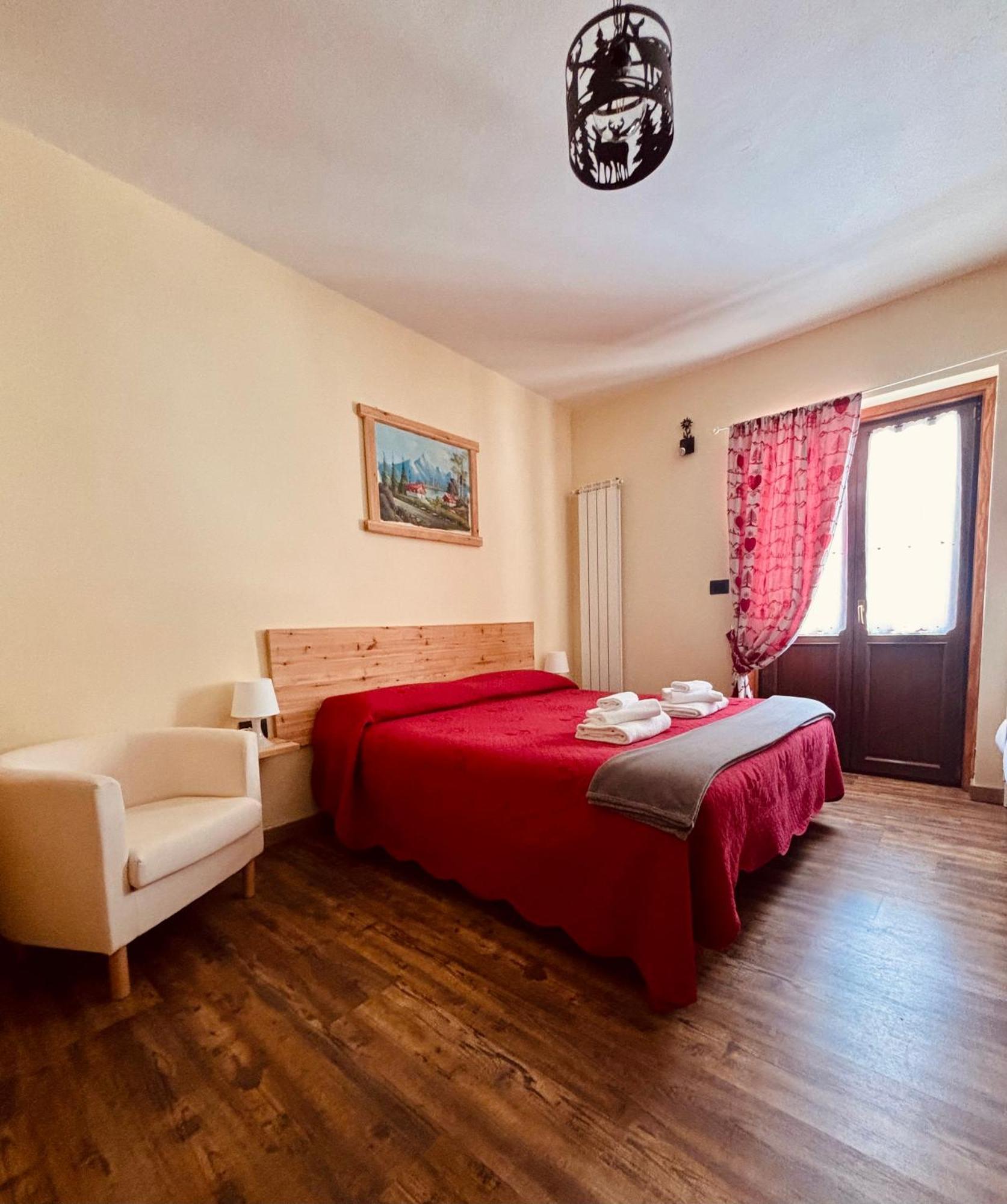 Hotel Piccolo Chalet Claviere Exterior foto