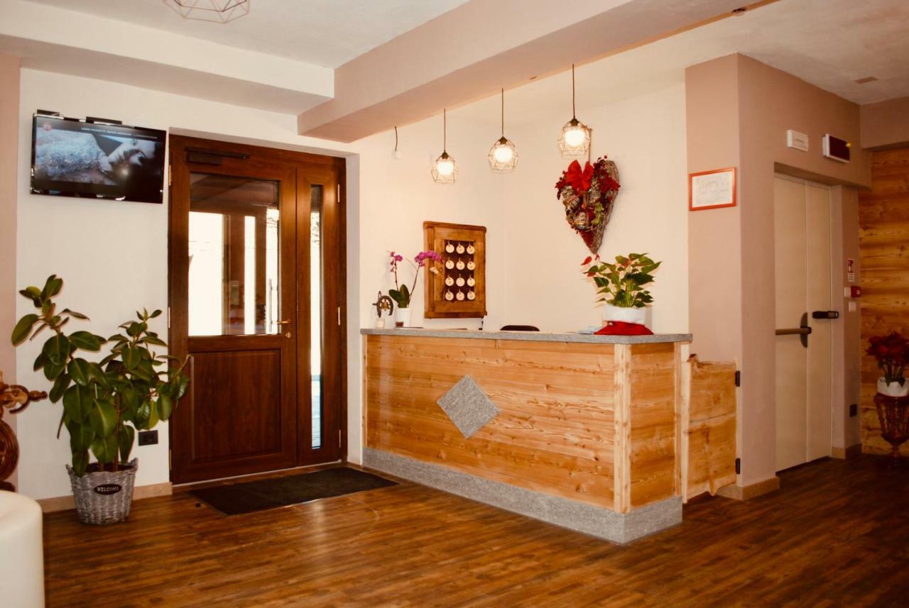 Hotel Piccolo Chalet Claviere Exterior foto