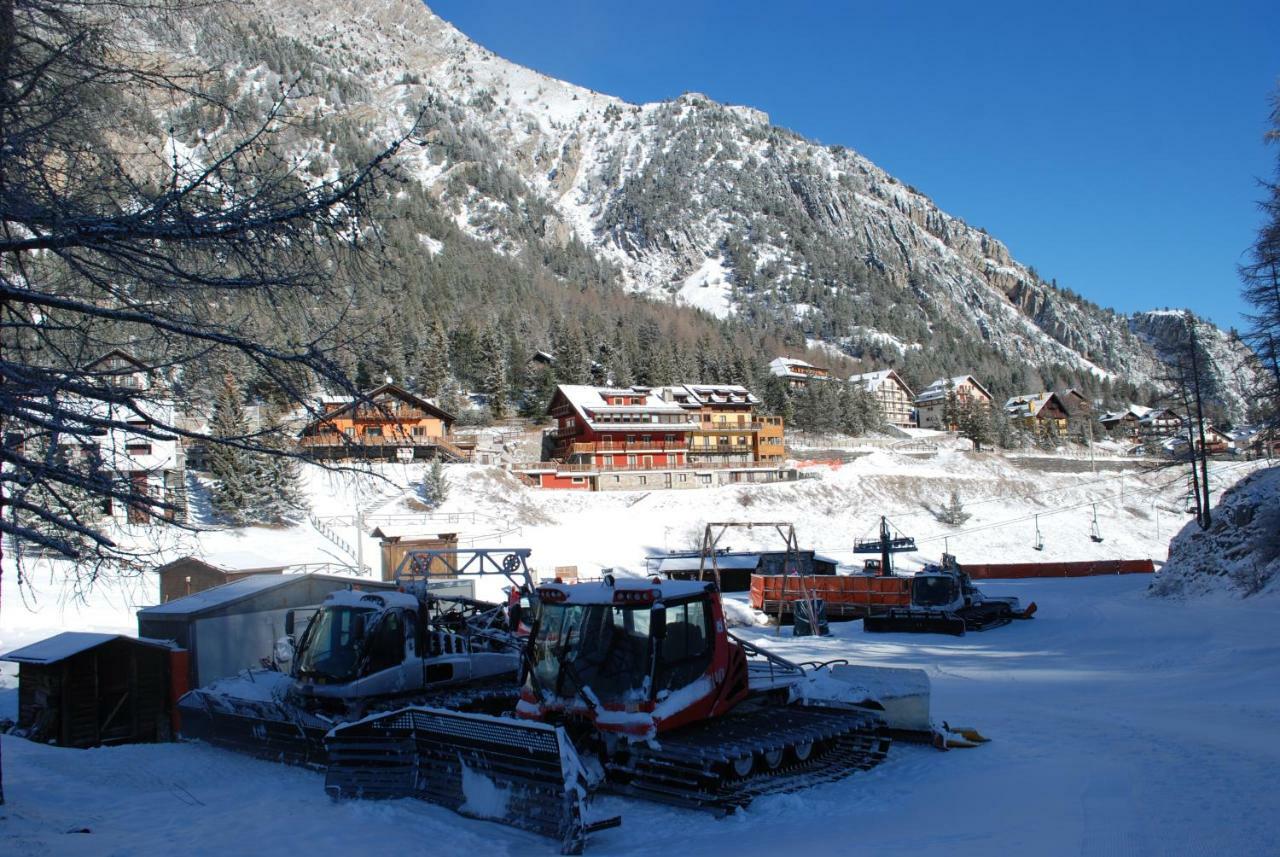 Hotel Piccolo Chalet Claviere Exterior foto